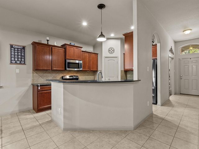 605 Pedernales Street, Webster, TX 77598