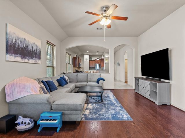 605 Pedernales Street, Webster, TX 77598