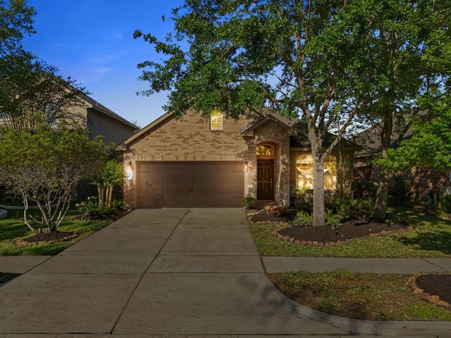 605 Pedernales Street, Webster, TX 77598