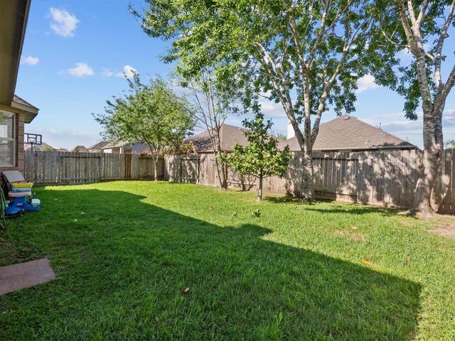 605 Pedernales Street, Webster, TX 77598