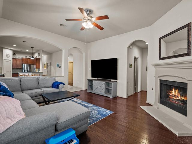 605 Pedernales Street, Webster, TX 77598