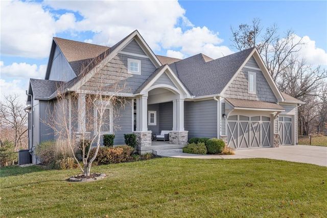 17342 Blue Moon Lane, Tonganoxie, KS 66086