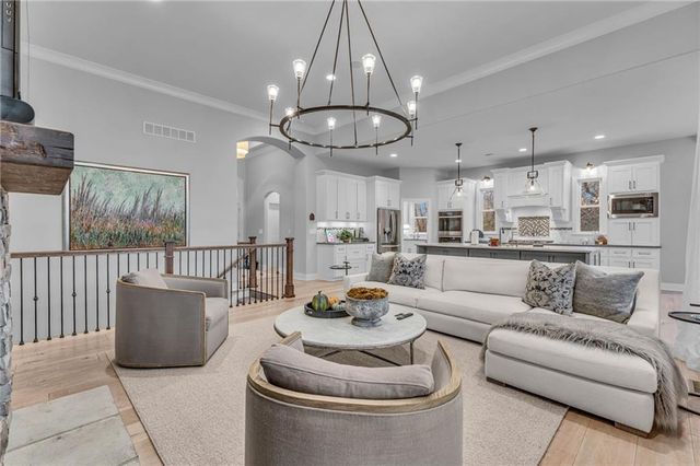 17342 Blue Moon Lane, Tonganoxie, KS 66086