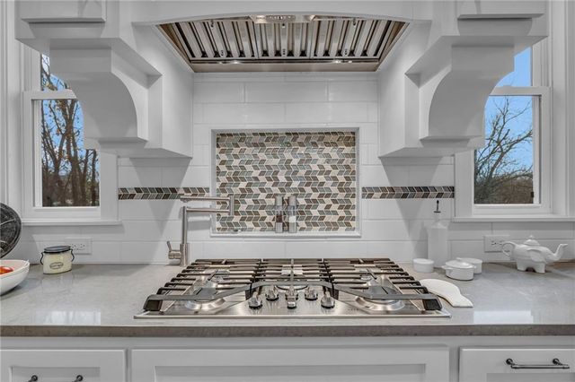 17342 Blue Moon Lane, Tonganoxie, KS 66086