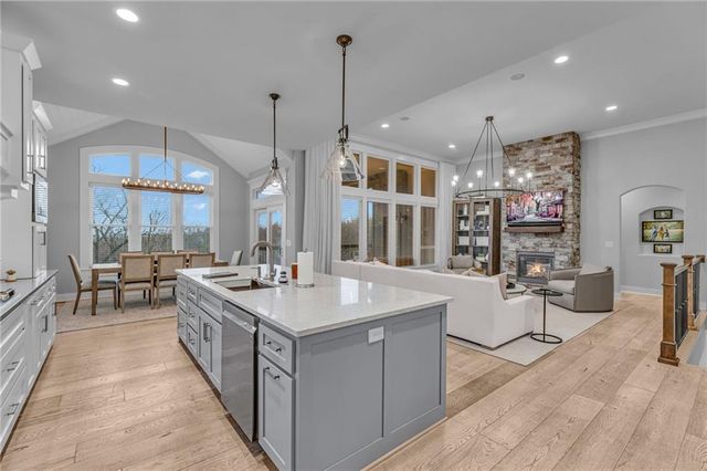 17342 Blue Moon Lane, Tonganoxie, KS 66086