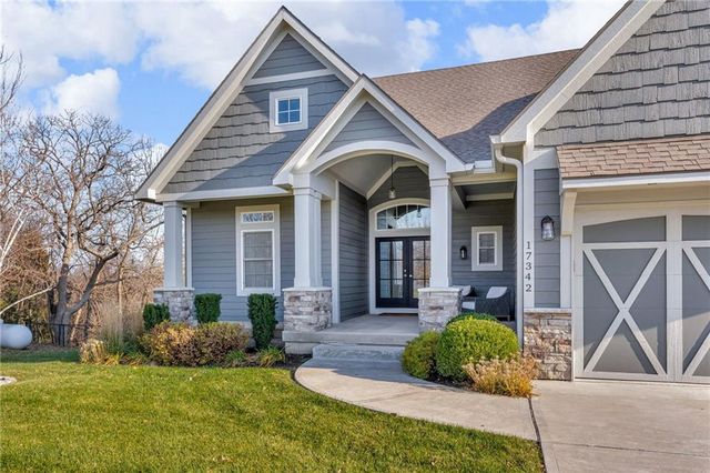 17342 Blue Moon Lane, Tonganoxie, KS 66086