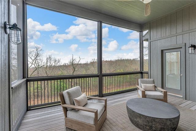 17342 Blue Moon Lane, Tonganoxie, KS 66086