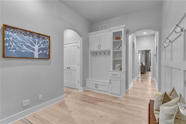 17342 Blue Moon Lane, Tonganoxie, KS 66086