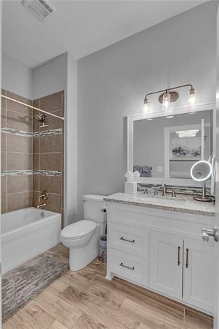 17342 Blue Moon Lane, Tonganoxie, KS 66086