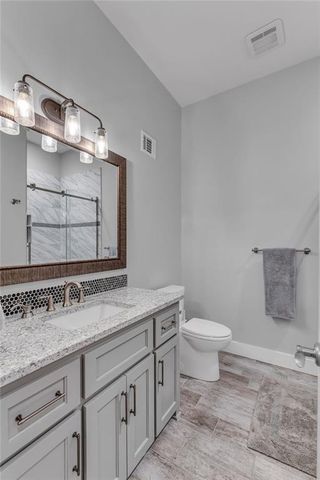 17342 Blue Moon Lane, Tonganoxie, KS 66086