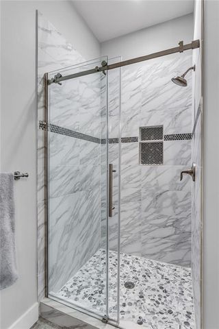 17342 Blue Moon Lane, Tonganoxie, KS 66086