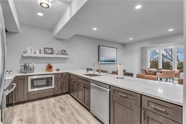 17342 Blue Moon Lane, Tonganoxie, KS 66086