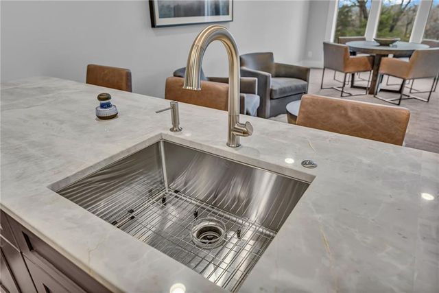 17342 Blue Moon Lane, Tonganoxie, KS 66086