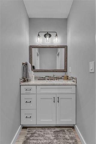 17342 Blue Moon Lane, Tonganoxie, KS 66086