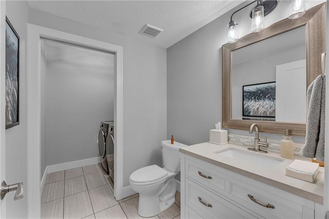 17342 Blue Moon Lane, Tonganoxie, KS 66086