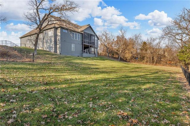 17342 Blue Moon Lane, Tonganoxie, KS 66086