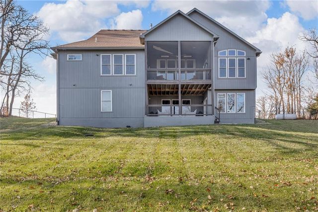 17342 Blue Moon Lane, Tonganoxie, KS 66086