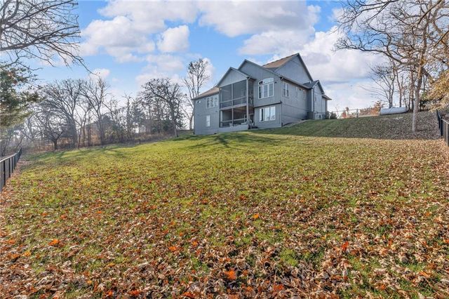 17342 Blue Moon Lane, Tonganoxie, KS 66086