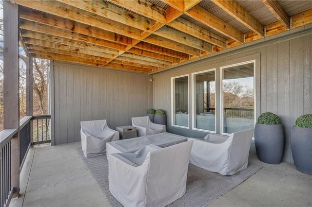 17342 Blue Moon Lane, Tonganoxie, KS 66086