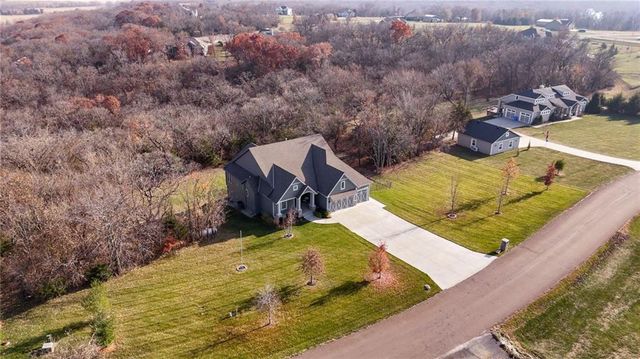 17342 Blue Moon Lane, Tonganoxie, KS 66086