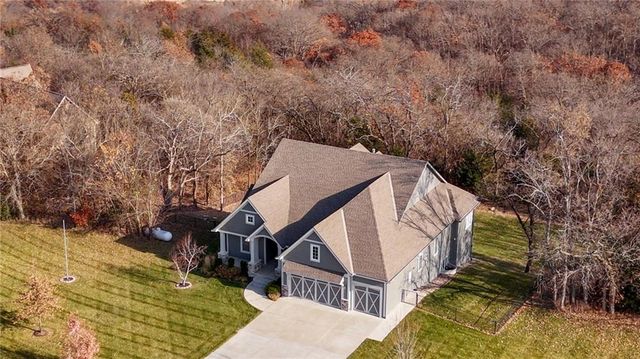 17342 Blue Moon Lane, Tonganoxie, KS 66086