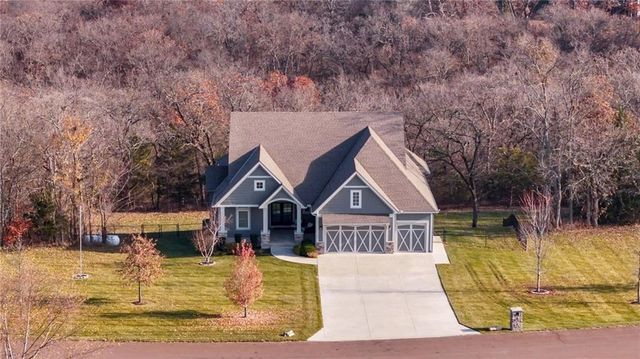 17342 Blue Moon Lane, Tonganoxie, KS 66086
