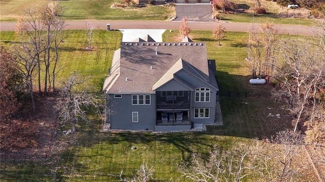 17342 Blue Moon Lane, Tonganoxie, KS 66086