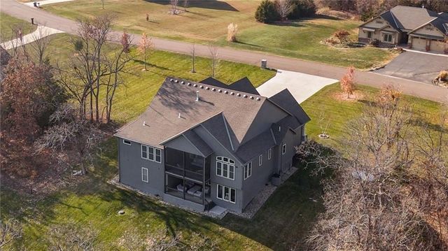 17342 Blue Moon Lane, Tonganoxie, KS 66086