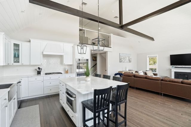 4 Cross Road, Bourne, MA 02532