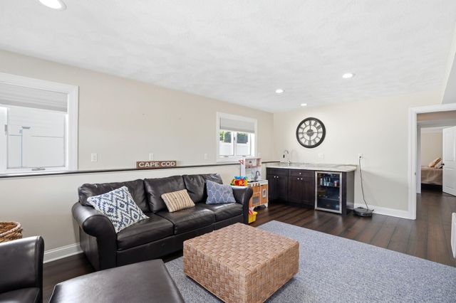 4 Cross Road, Bourne, MA 02532