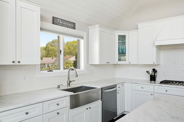 4 Cross Road, Bourne, MA 02532