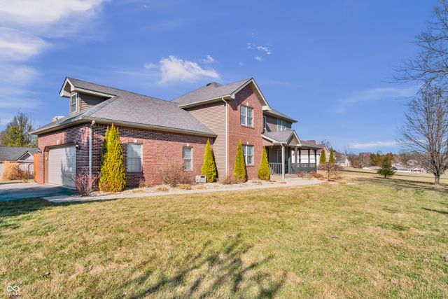 560 Woodridge, North Vernon, IN 47265