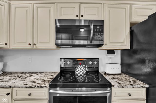 560 Woodridge, North Vernon, IN 47265