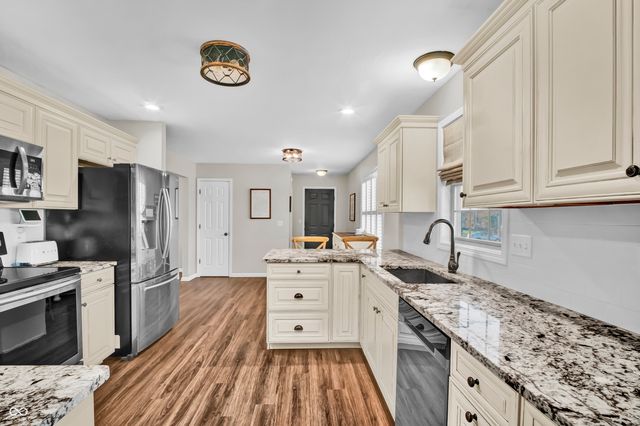 560 Woodridge, North Vernon, IN 47265