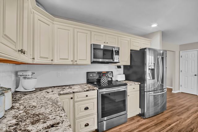560 Woodridge, North Vernon, IN 47265