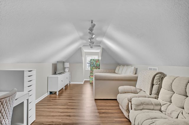 560 Woodridge, North Vernon, IN 47265