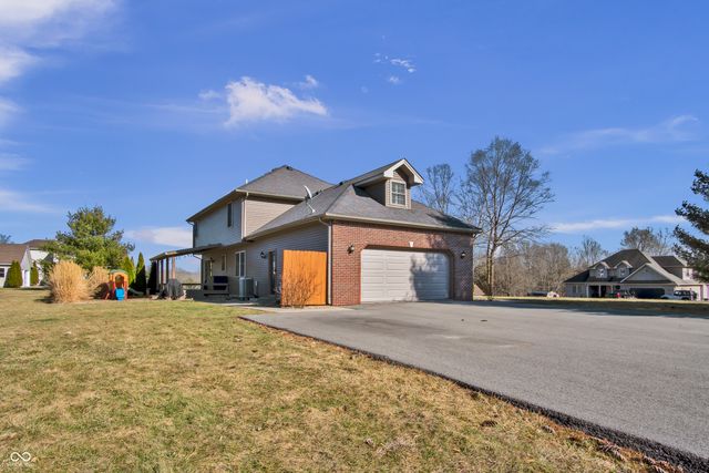 560 Woodridge, North Vernon, IN 47265