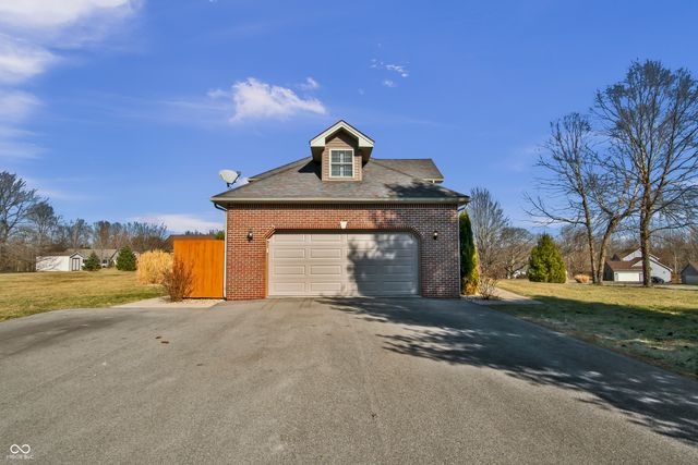560 Woodridge, North Vernon, IN 47265