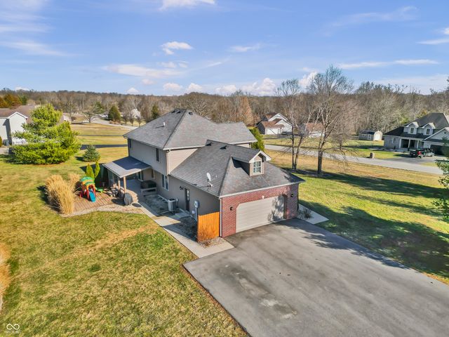 560 Woodridge, North Vernon, IN 47265