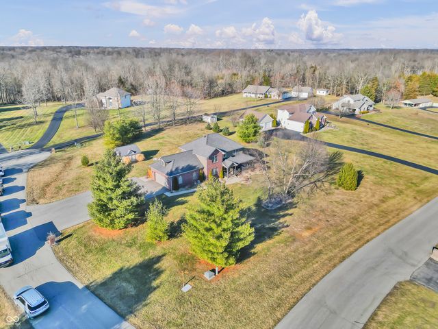 560 Woodridge, North Vernon, IN 47265