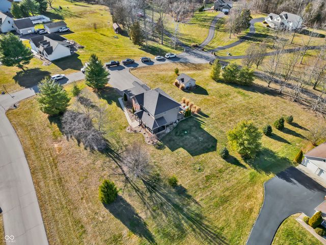 560 Woodridge, North Vernon, IN 47265