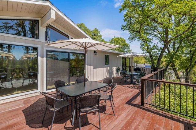 11781 Torrey Pines Dr, Auburn, CA 95602
