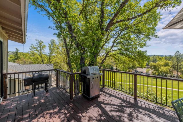 11781 Torrey Pines Dr, Auburn, CA 95602