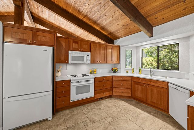 11781 Torrey Pines Dr, Auburn, CA 95602