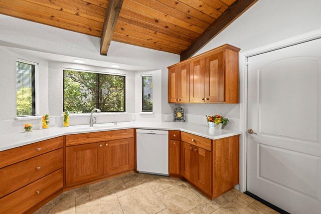 11781 Torrey Pines Dr, Auburn, CA 95602