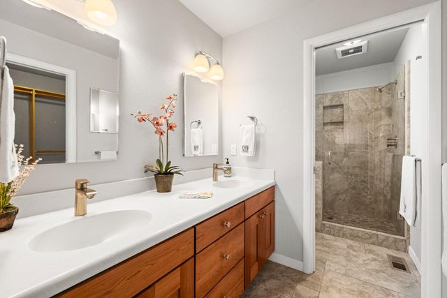 11781 Torrey Pines Dr, Auburn, CA 95602