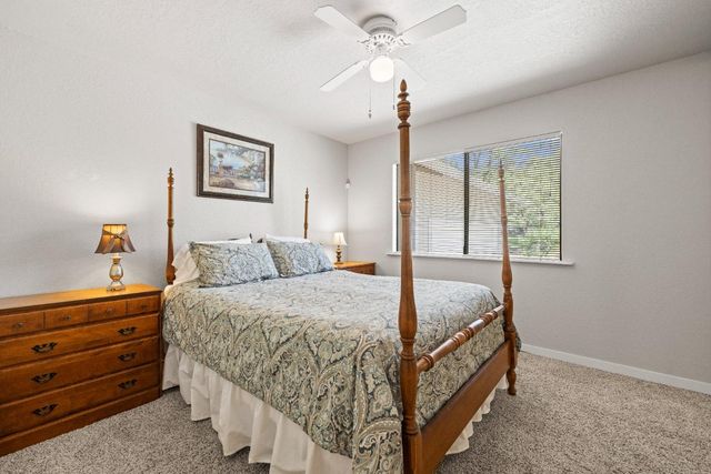 11781 Torrey Pines Dr, Auburn, CA 95602