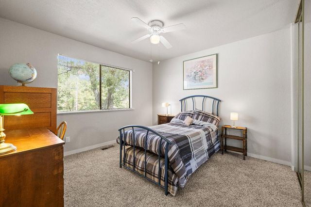 11781 Torrey Pines Dr, Auburn, CA 95602
