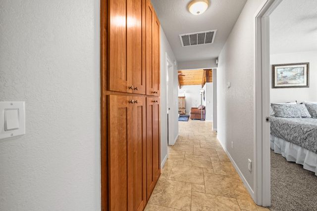 11781 Torrey Pines Dr, Auburn, CA 95602