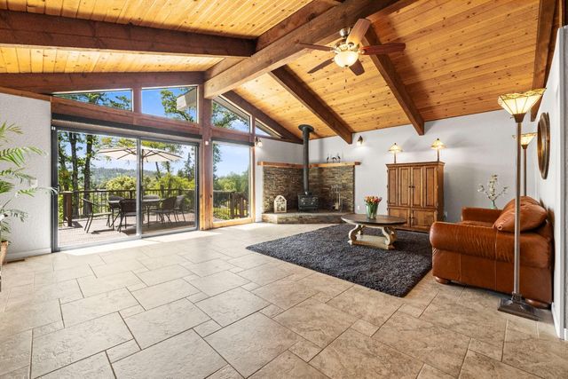 11781 Torrey Pines Dr, Auburn, CA 95602